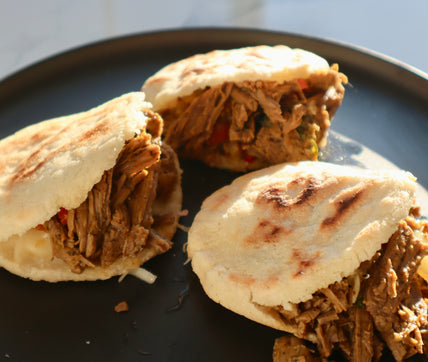 Arepas con Carne Mechada